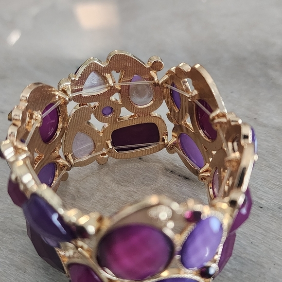 Elegant Royal Purple Gemstone & Gold Stretch Bracelet - Picture 3 of 7